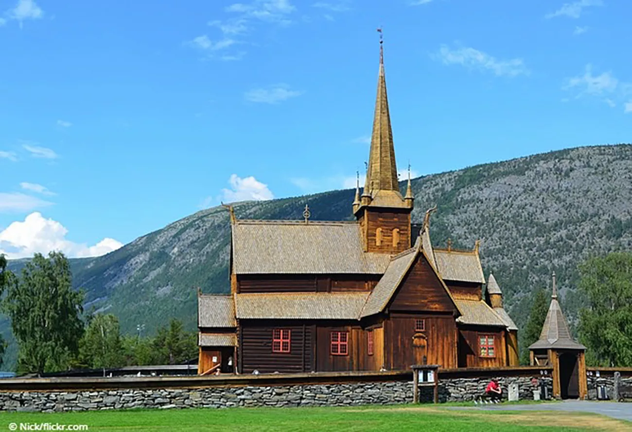 Igreja de Madeira de Lom, Noruega